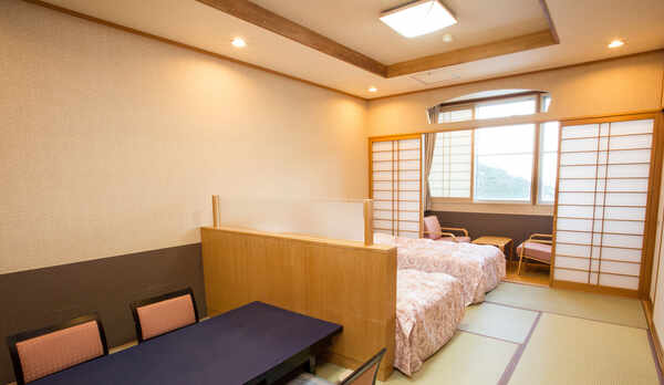 和洋室12畳・ツインベッド（トイレ付）　和室ですが、ベッドでお休みになりたい方におすすめ