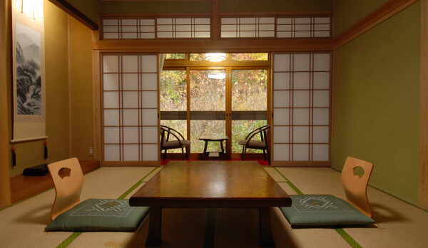 別館（拝殿棟）１０畳・和室