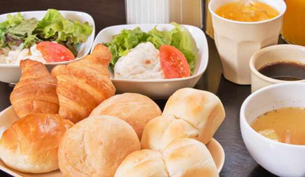 *ご朝食一例/一日の活力となる朝ごはんは、バイキングスタイルで。パン・サラダ・スープすべて食べ放題！