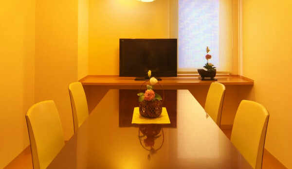 露天風呂付き和室「山吹」のダイニングルーム