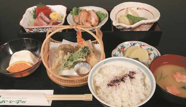 *【校長先生のお弁当】給食メニューからグレードアップしたランチ♪