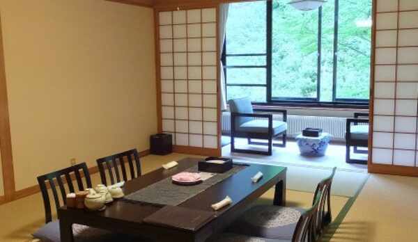 【牧水荘】落ち着いたひとときを過ごせるシンプルな和室