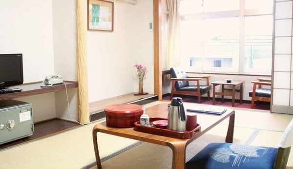 【お部屋】街側｜和室(8畳〜10畳)☆Wi-Fi接続無料