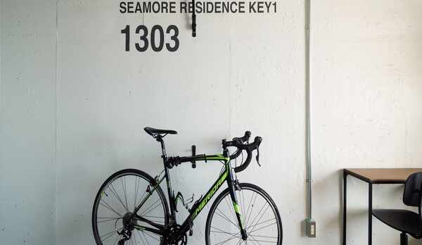 【お部屋】R1303号室(オーシャンビュートリプル)お部屋にはバイクハンガーも付いてます。