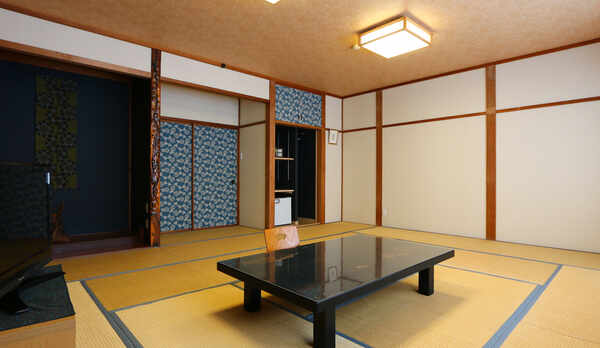 部屋によって扉の柄も違います【海が望める純和風のお部屋】