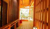 2つの露天風呂付客室　渡り廊下