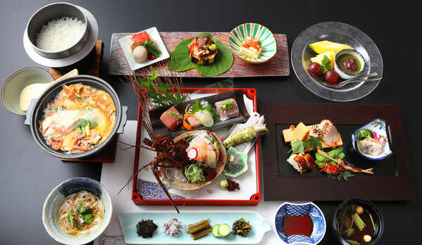 *和会席膳＋伊勢海老コース／料理一例／8/12よりご飯は、釜炊きまたはお櫃でご提供となります