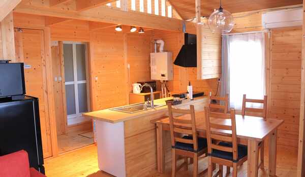 キッチンとダイニングスペース