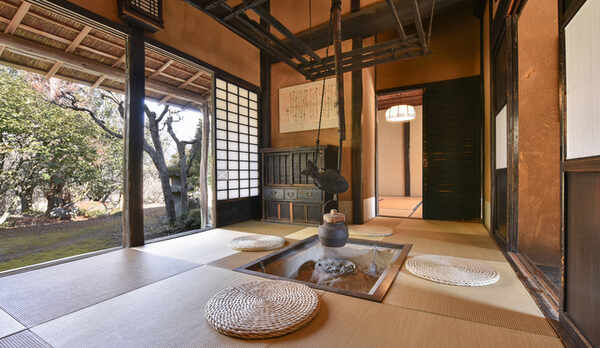 *【部屋一例・栗の間】囲炉裏を囲み、安らぎの時間をお過ごしください。