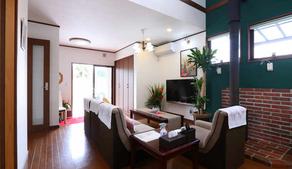 【サニー】開放感にあふれるリビングルーム