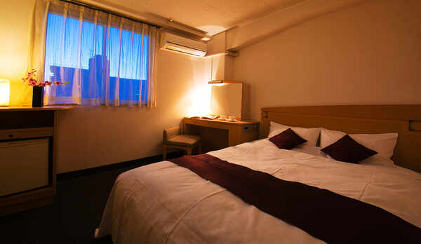 ■ダブル■15平米・ベッド幅140センチ　冷蔵庫ありのお部屋