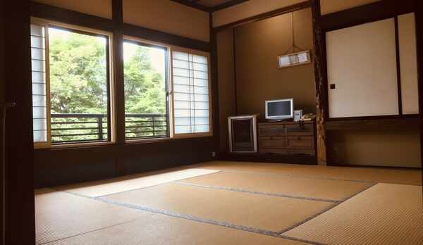 本館２階　８畳・和室