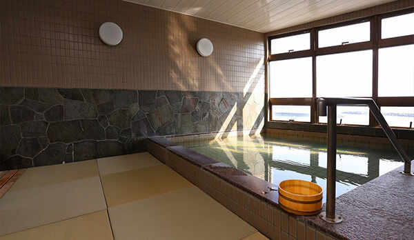 畳敷きのお風呂です