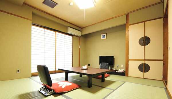 *純和風のお部屋でごゆっくりとお寛ぎ下さい。