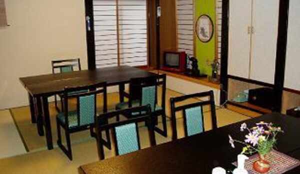 和食堂・椅子席でお召上がりいただけます。