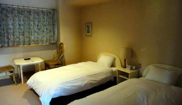 【ツイン洋室（一例）】