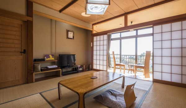 10畳＋８畳　２間続きの部屋　広縁付き