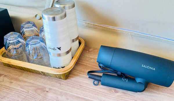 【ドームテント内】ステンレスグラス、コップなども取り揃えております。