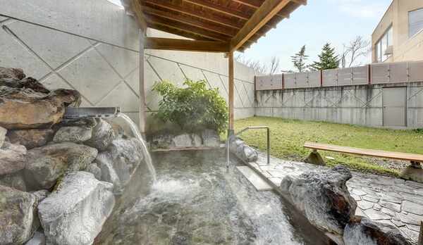 *温泉大浴場：露天風呂