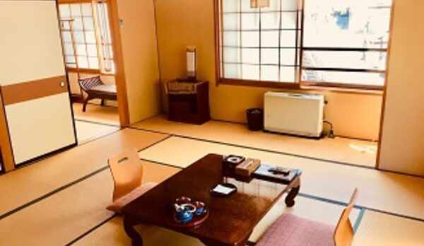 客室１２畳＋４．５畳和室