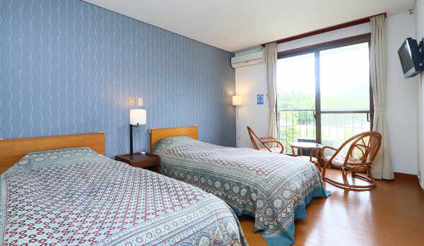 湖側ツイン客室一例◆河口湖を眺めることができます♪