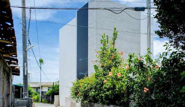 恩納ビーチスクエア外観