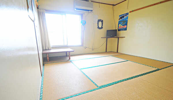 【和室】８畳、１〜３名様用のゆっくりくつろげるお部屋です