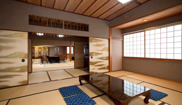 ＜客室例＞家族や団体のグループ旅行にオススメの大部屋。4名様から最大10名様までご利用頂けます。