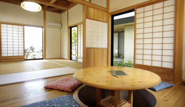 民家風離れ　夏