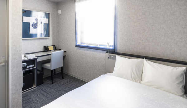 【セミダブルルーム】12.12㎡、ベッド　140cm&times;195cm　1台、ユニットバス、LG有