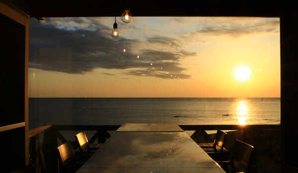 陽が落ちてきたらだんだんと幻想的に。昼間とは違った雰囲気をお楽しみください。