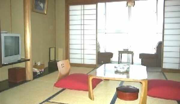 ユニットバス付和室８畳間