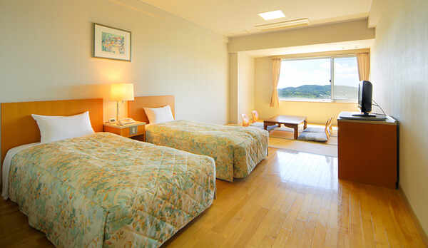 和洋室　畳とフローリングで、和と洋の空間を演出