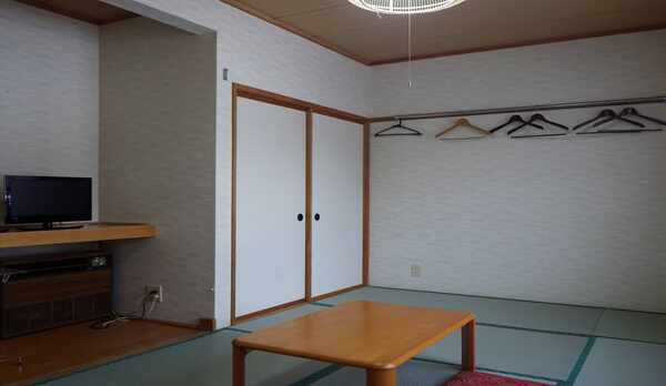 *【客室一例】畳のお部屋で、足をのばしての〜んびり♪