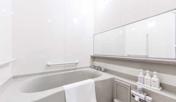 喫煙　ツインルーム　広々としたバスルーム