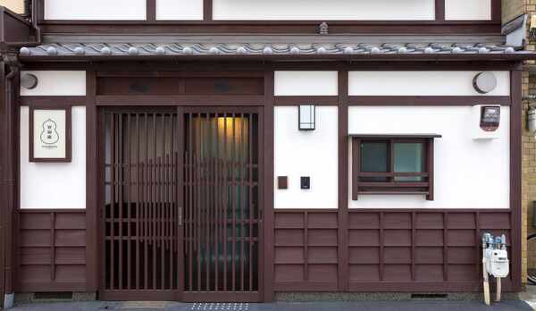 烏丸線「四条駅」で阪急京都線に乗り換え「阪急大宮」出入口2B番から徒歩約3分（280m）です。