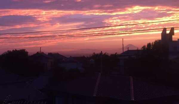 3階客室より見る夕陽　富士山