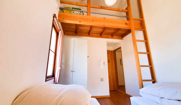 ・【ツインルーム】ロフト付きのシンプルなお部屋です