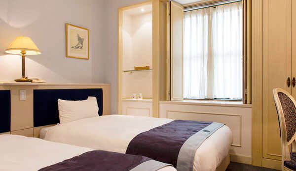 館内に駐車場完備。お車でのご来館にも安心です。