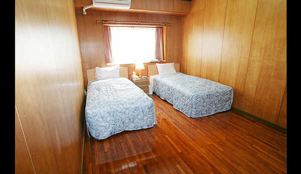 【喫煙-ルームシェア】洋室ツインルームタイプで、バスルーム・トイレが共用となります。