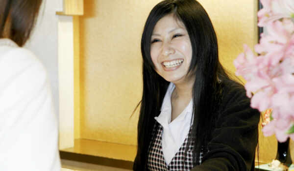 チェックイン風景　（イメージ）