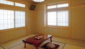 桧枝岐川渓谷の四季折々の風情豊かな景観を目前に望む・和室８畳「はくさんこざくら」