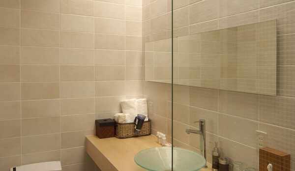 バスルームのシャワー