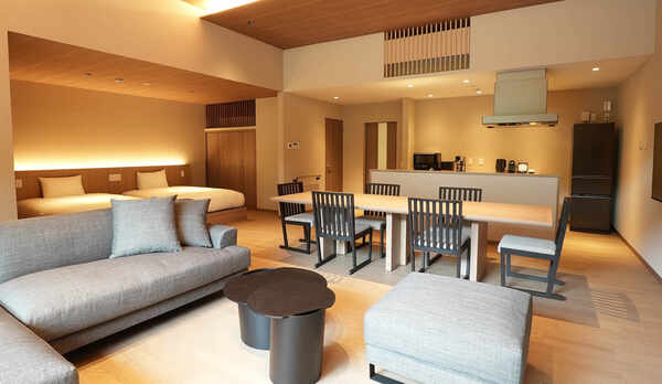 【A07 （ADA／リビングダイニング）】明るく広々とした空間