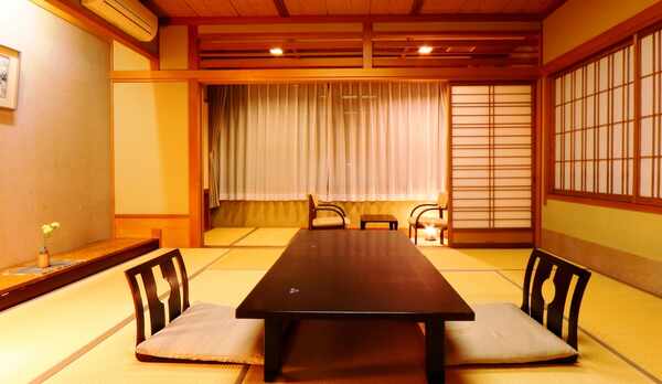 ＊和室12畳◆静かな夜に快適にお寛ぎください。