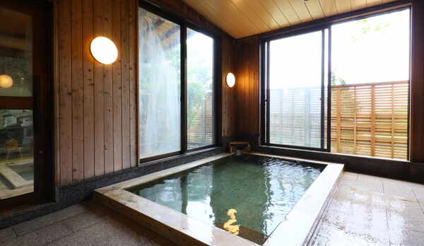 【緑風の湯】じっくりと温まるアルカリ性の温泉