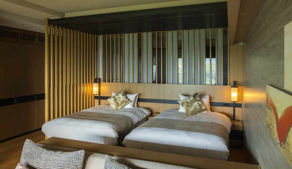 東棟・露天風呂付　デラックスルーム（客室ベッド）