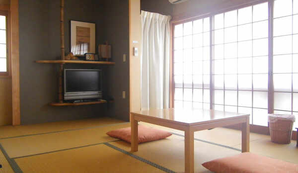 *和室：柔らかな日差しが差し込む、昔ながらの造り。※和室・洋室はお選び頂けません。予めご了承下さい。