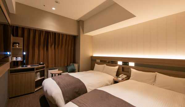 【モデレートウエストツイン】新設のスタイリッシュな客室は機能的で洗練されたご滞在を提供いたします。