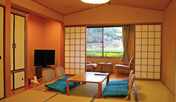 *和室:緑を眺めてのんびりお寛ぎ下さい